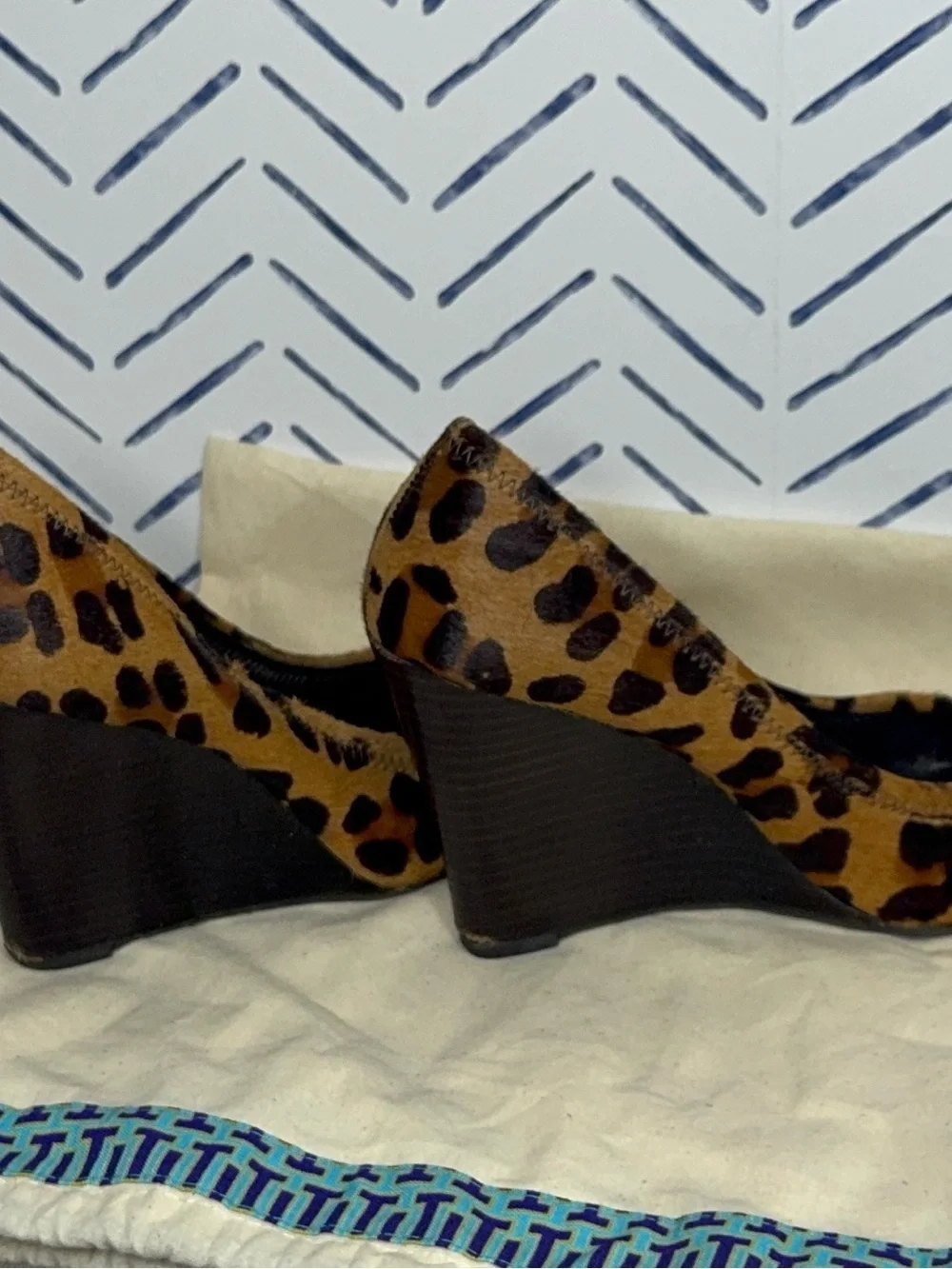 Tory Burch Pony /Calf Hair leopard Wedge Pump Shoe size 8.5
